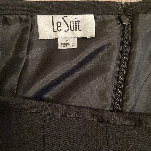 Le Suit Black & Red 2-pc Skirt Set - Picture 7 of 13